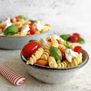 Pasta salade caprese