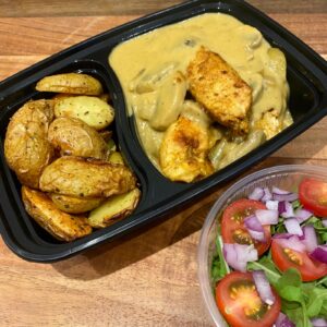 Ovengebakken krieltjes met kipfilet en champignon room saus en salade
