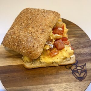 Broodje ei met groenten